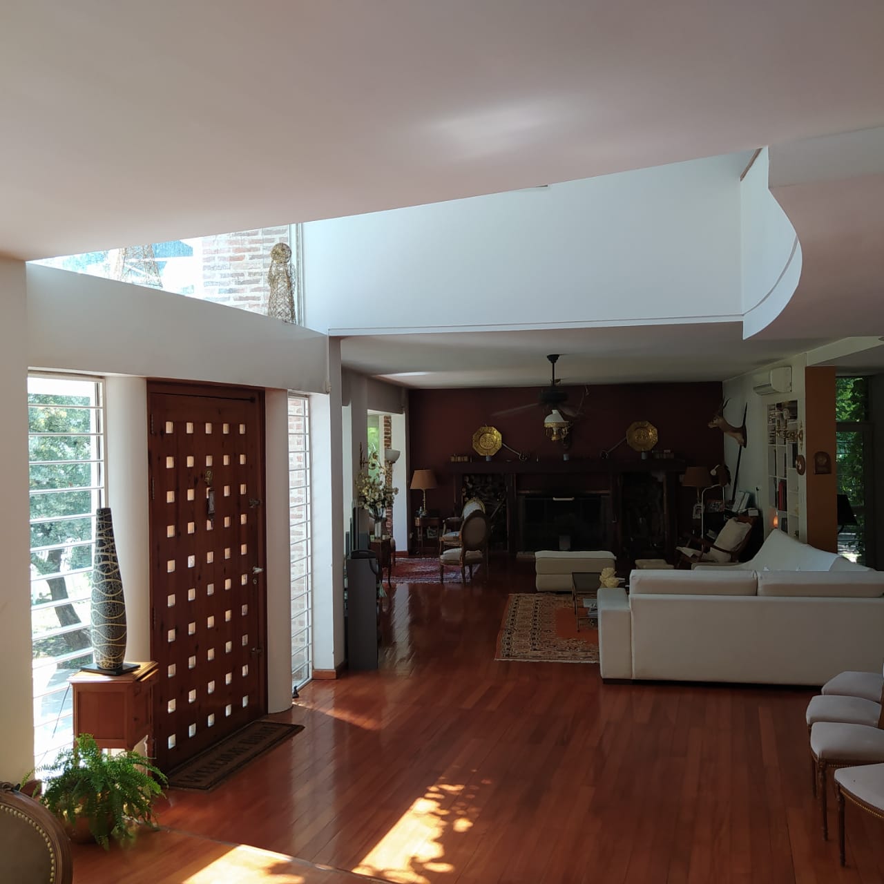 Exclusiva e Imponente Residencia.