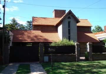 Chalet sobre calle Jose Ingenieros