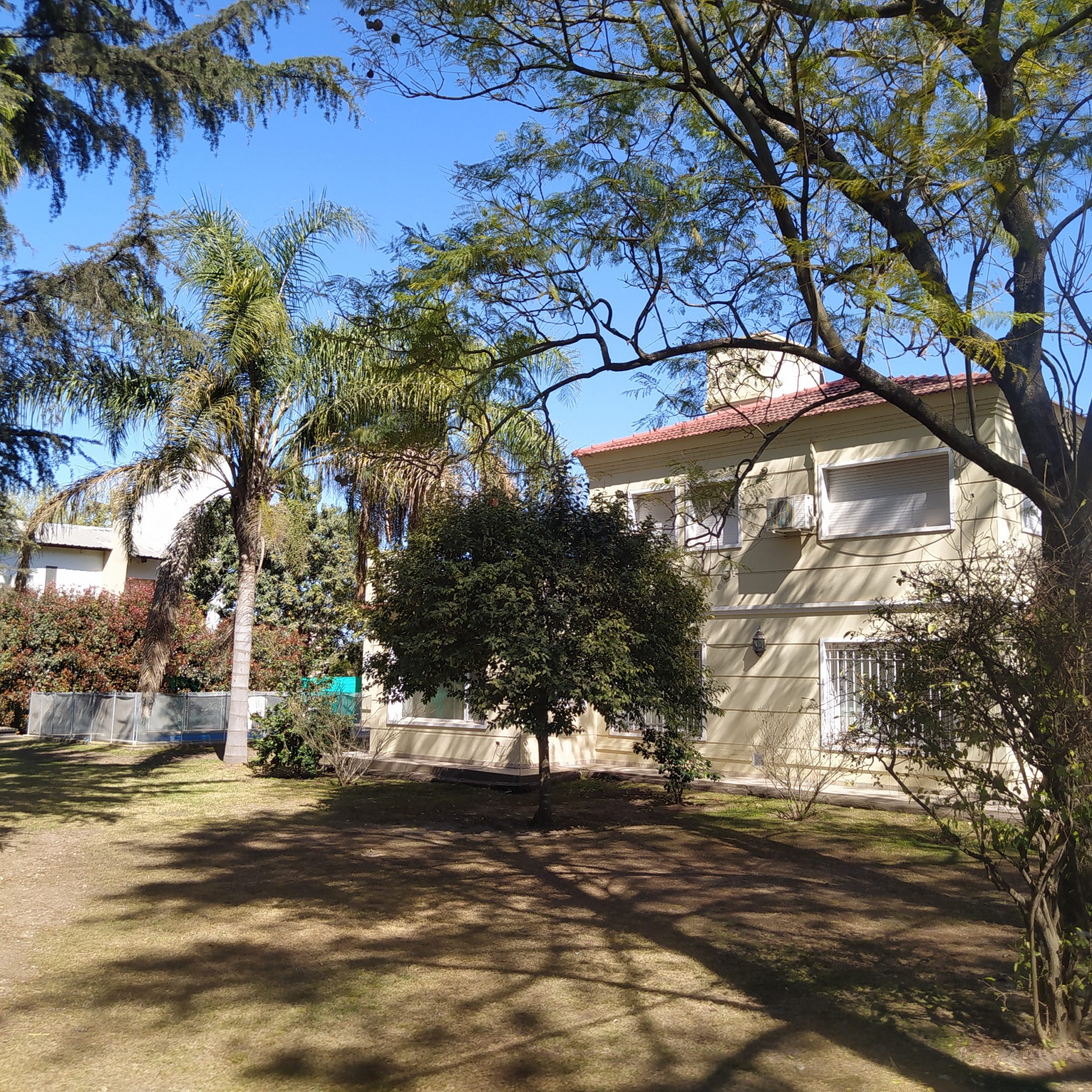 Alquiler comercial sobre calle Fuerza Aérea