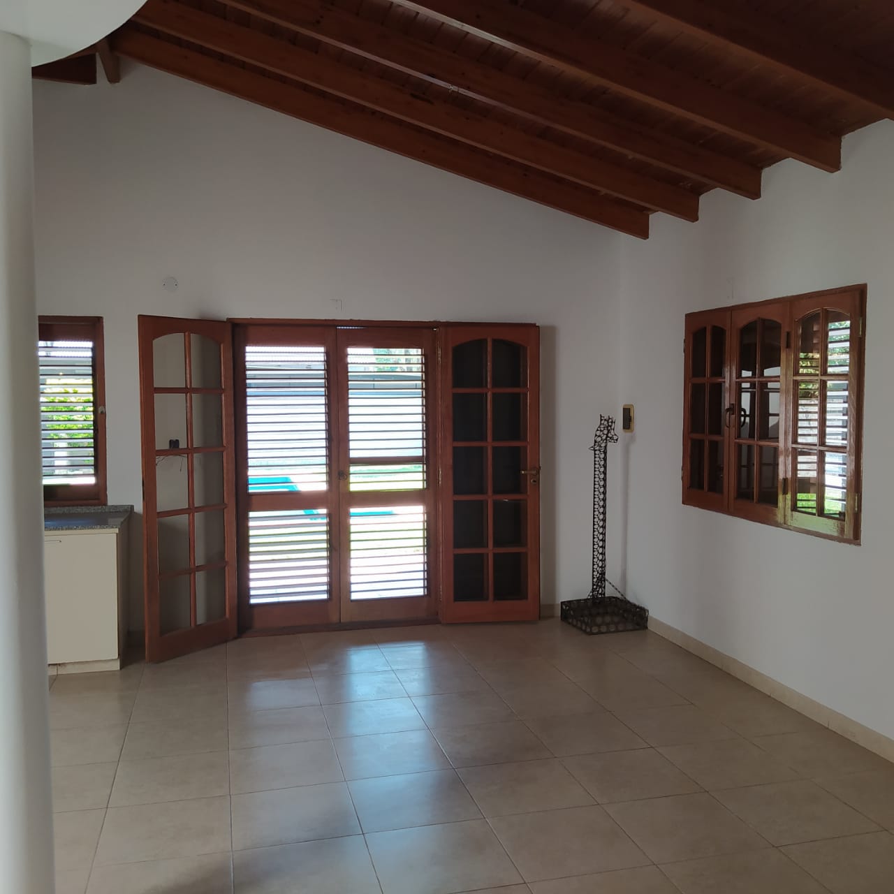 Ideal vivienda en zona residencial/comercial