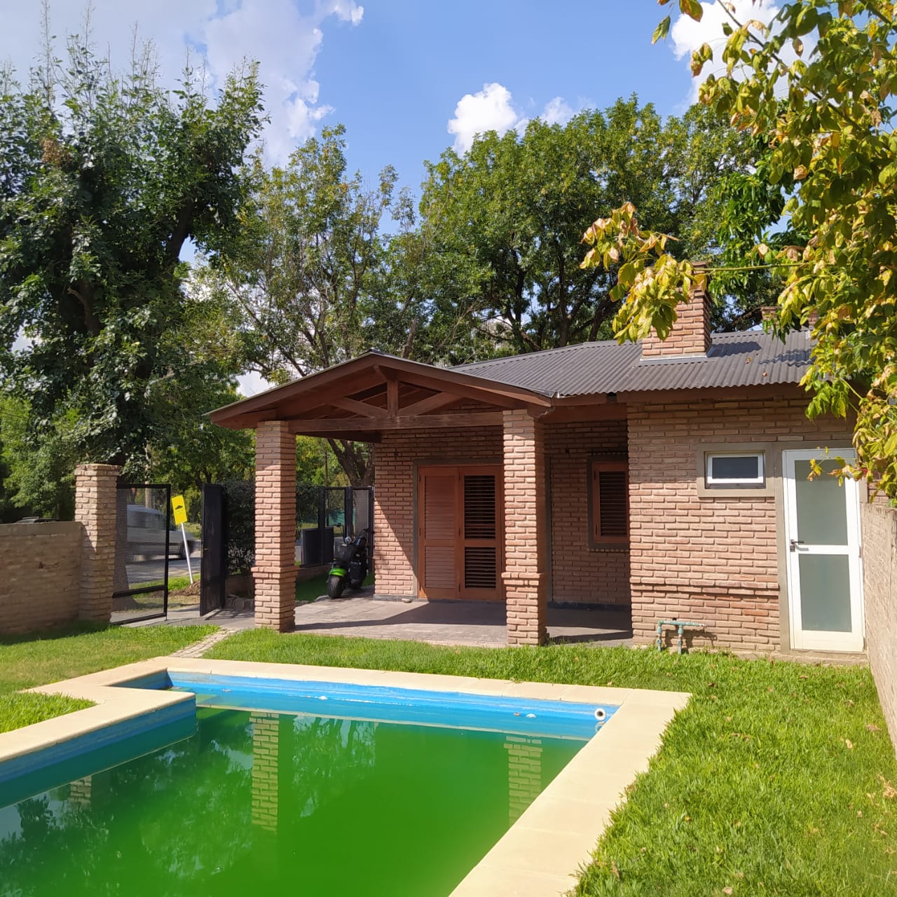 Ideal vivienda en zona residencial/comercial