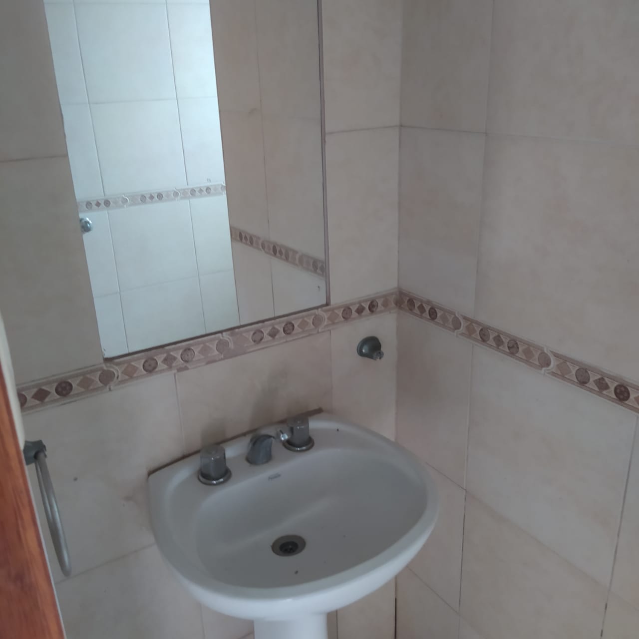 Ideal vivienda en zona residencial/comercial