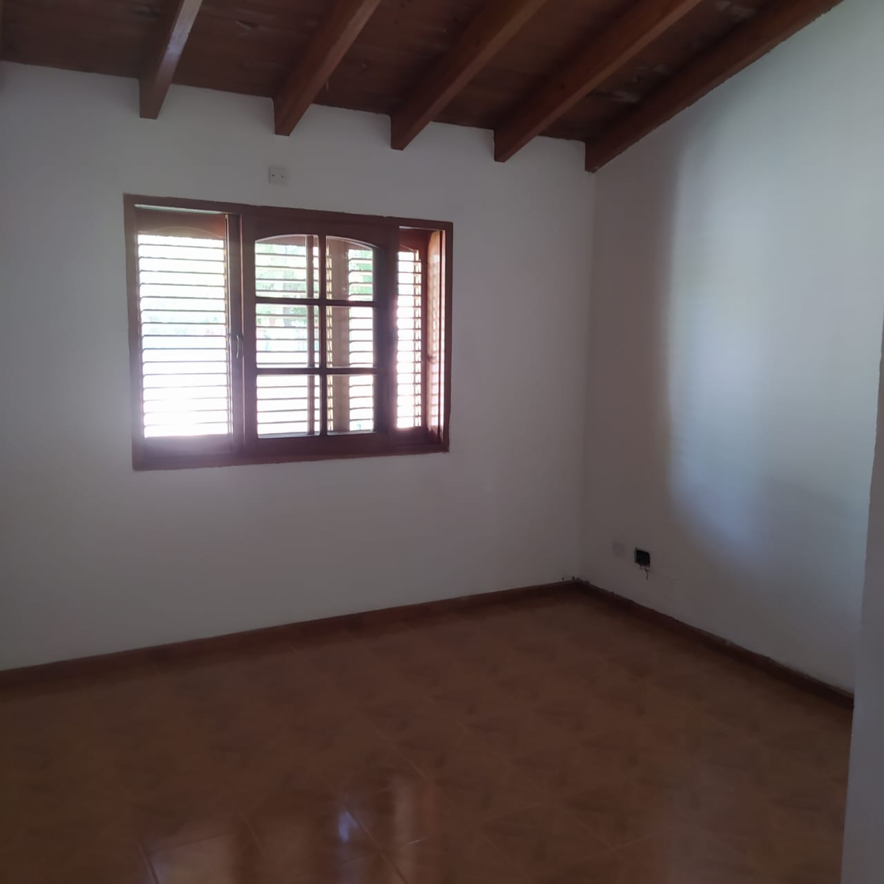 Ideal vivienda en zona residencial/comercial