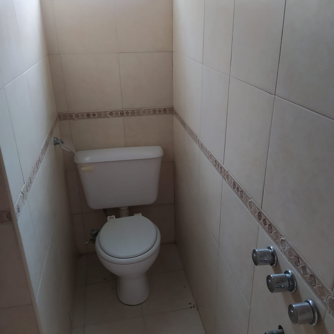 Ideal vivienda en zona residencial/comercial