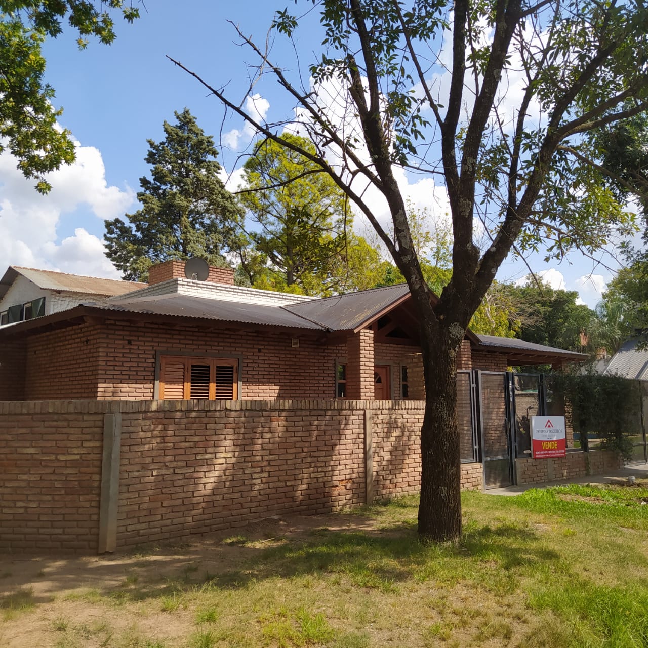 Ideal vivienda en zona residencial/comercial