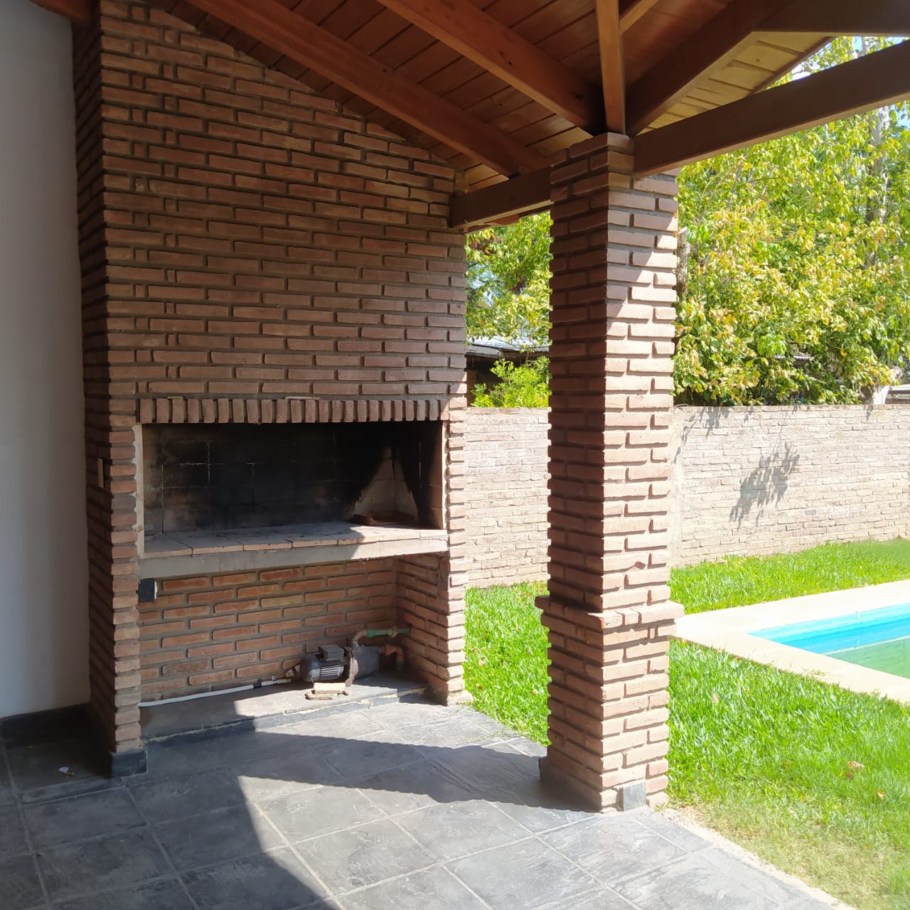 Ideal vivienda en zona residencial/comercial
