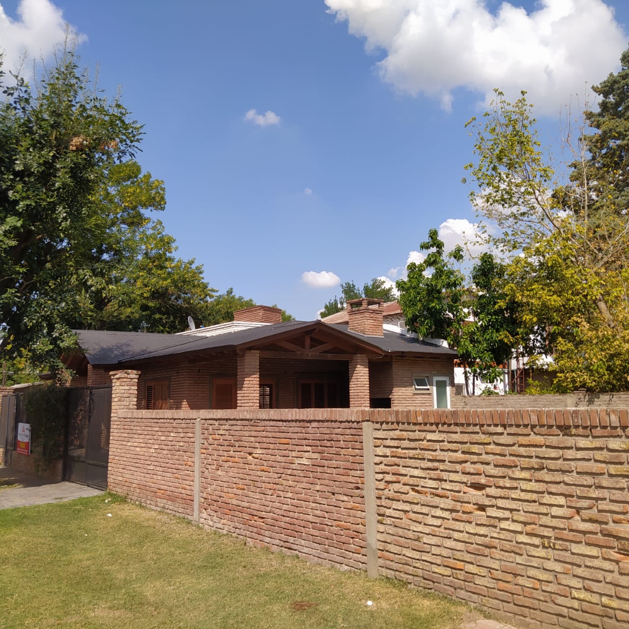 Ideal vivienda en zona residencial/comercial