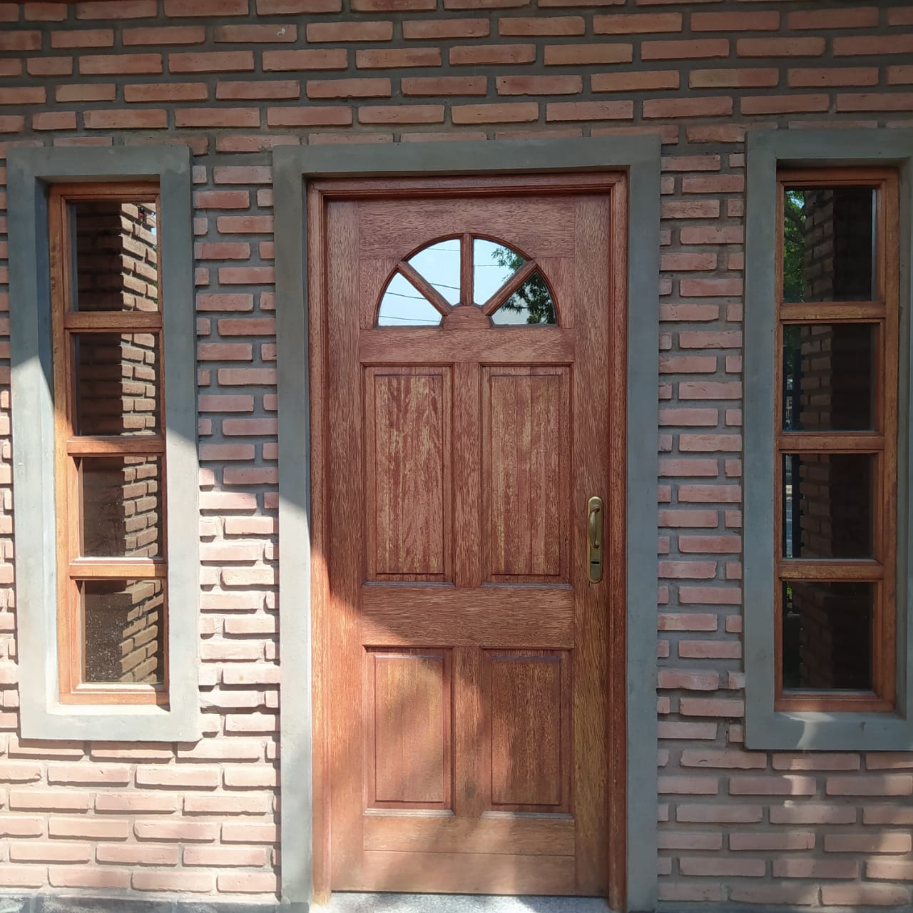Ideal vivienda en zona residencial/comercial