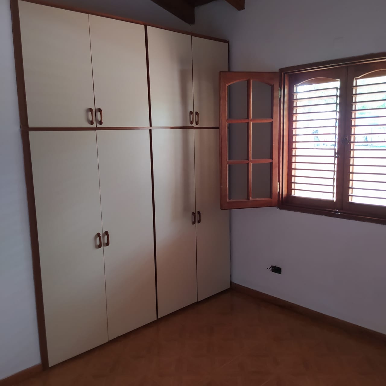 Ideal vivienda en zona residencial/comercial