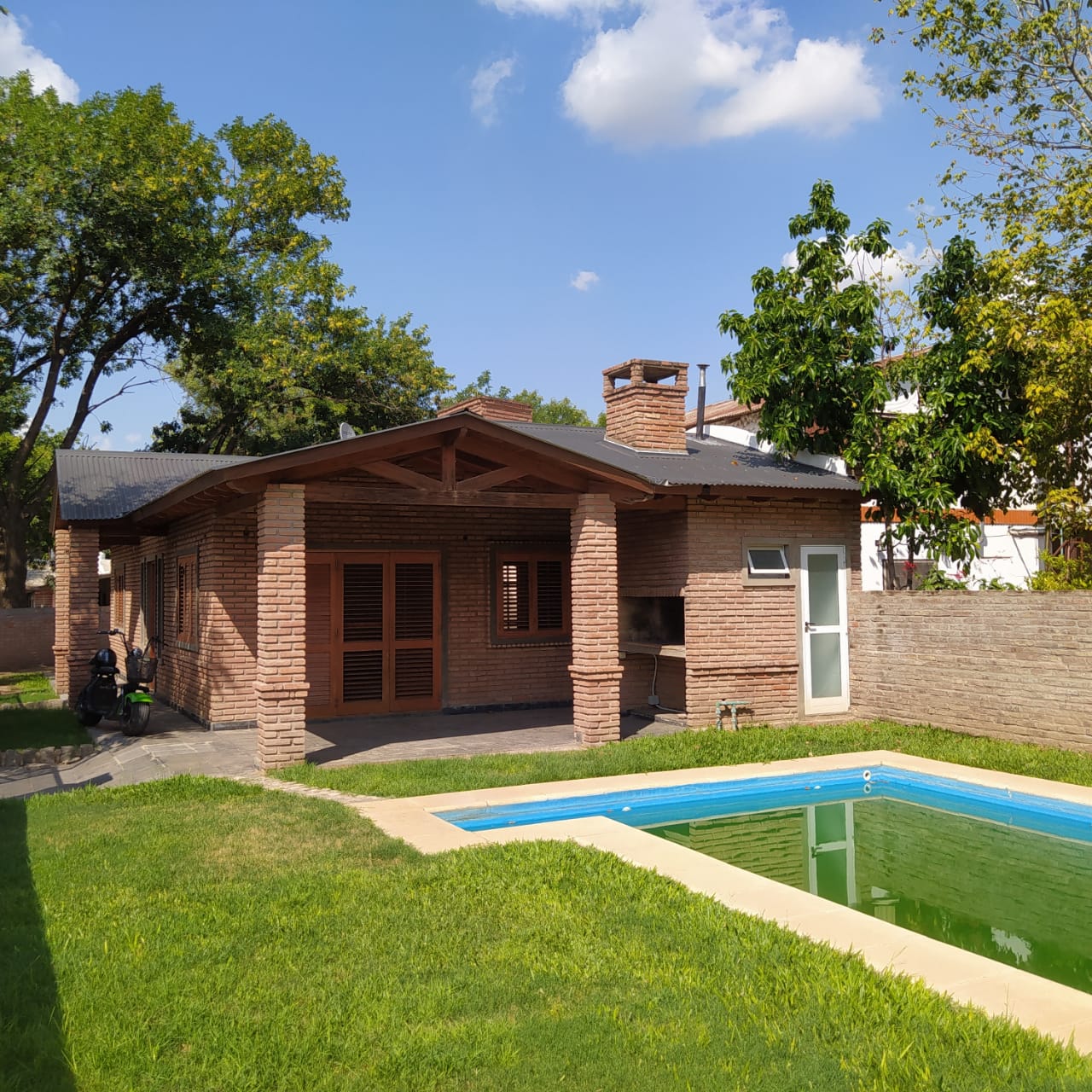 Ideal vivienda en zona residencial/comercial