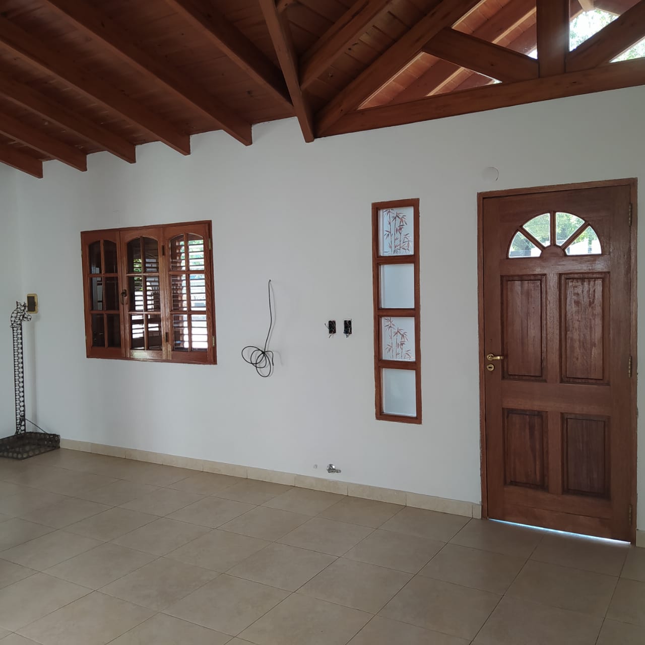 Ideal vivienda en zona residencial/comercial