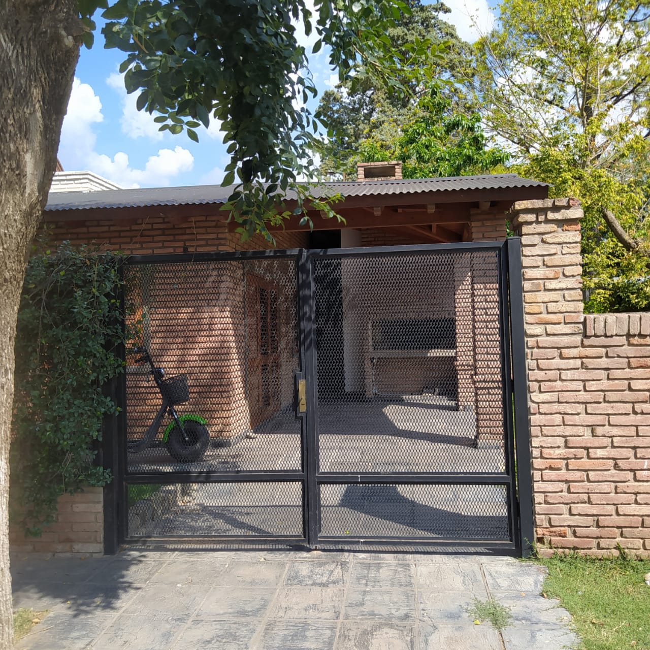 Ideal vivienda en zona residencial/comercial