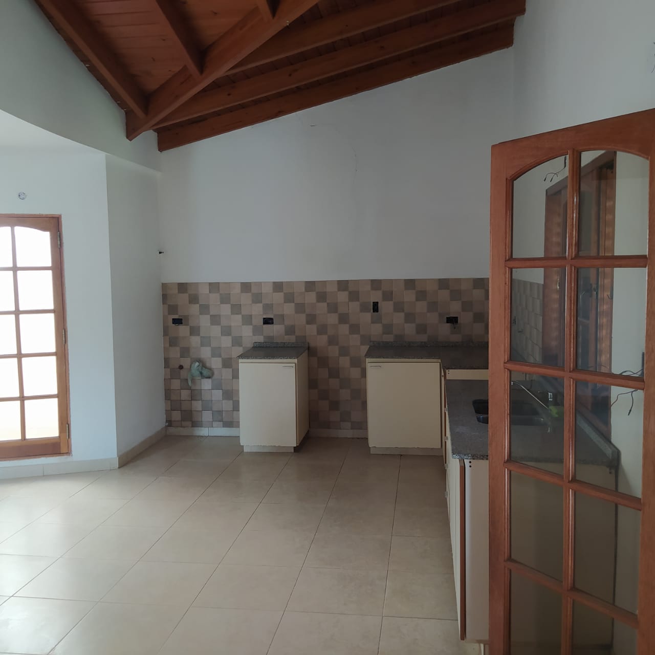 Ideal vivienda en zona residencial/comercial
