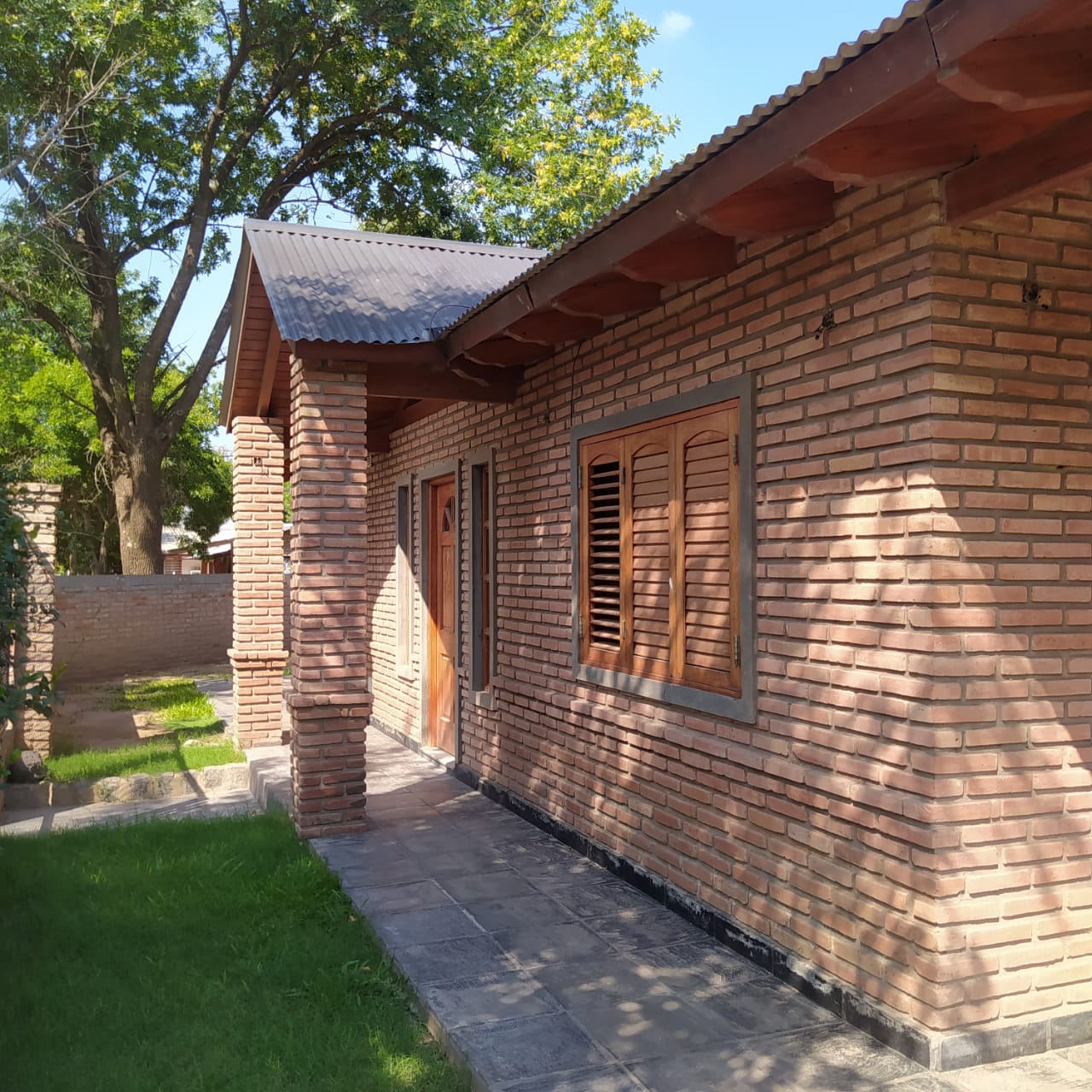 Ideal vivienda en zona residencial/comercial