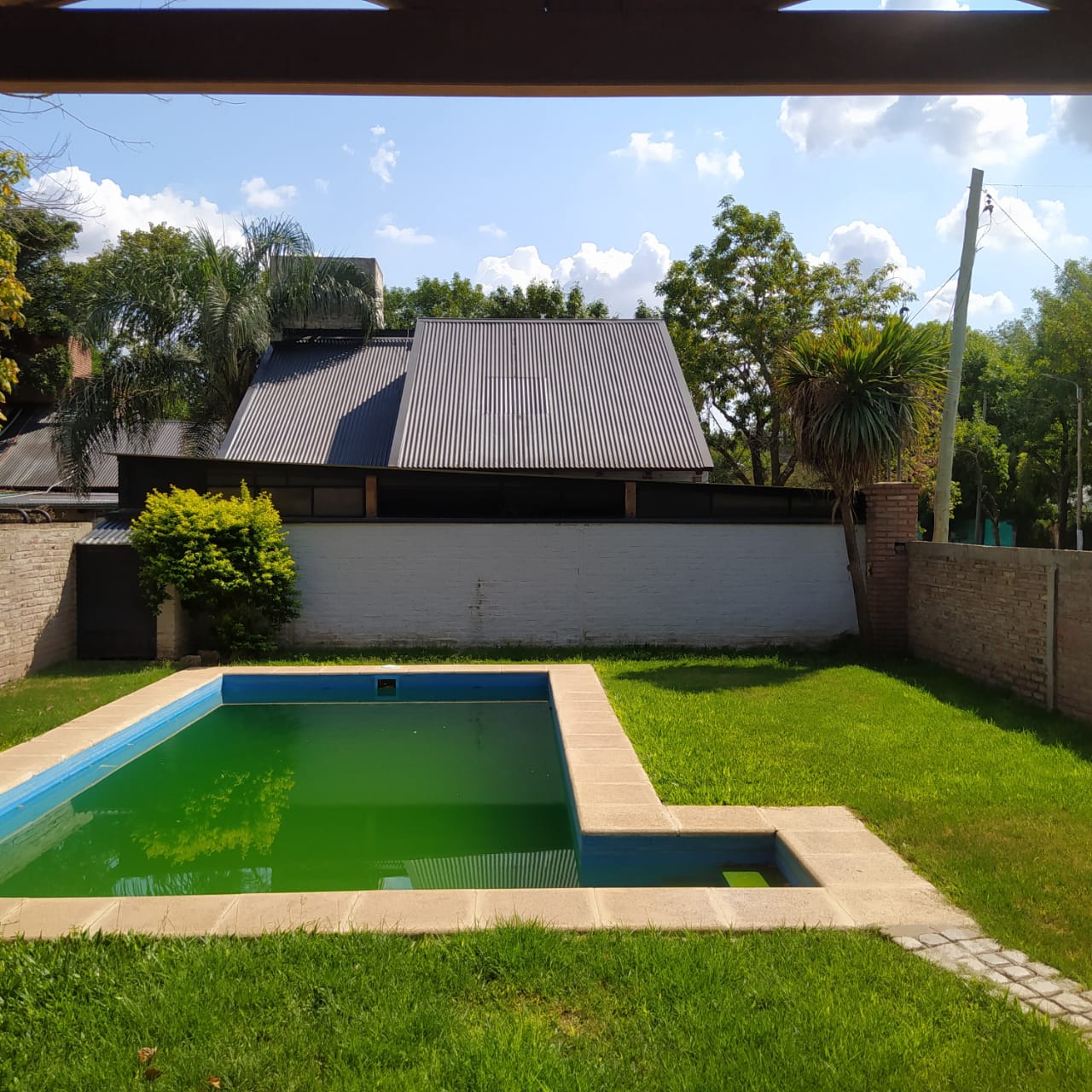 Ideal vivienda en zona residencial/comercial