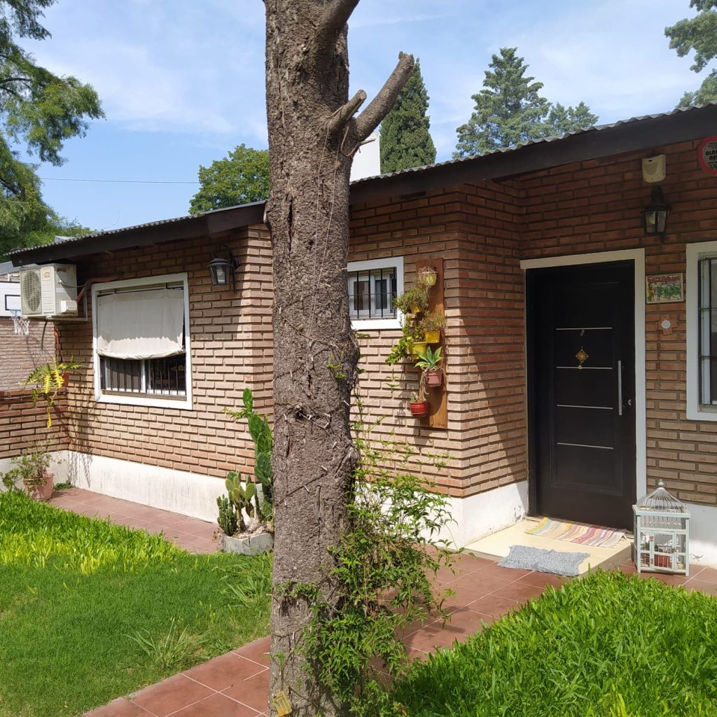 Casa por calle El Zonda
