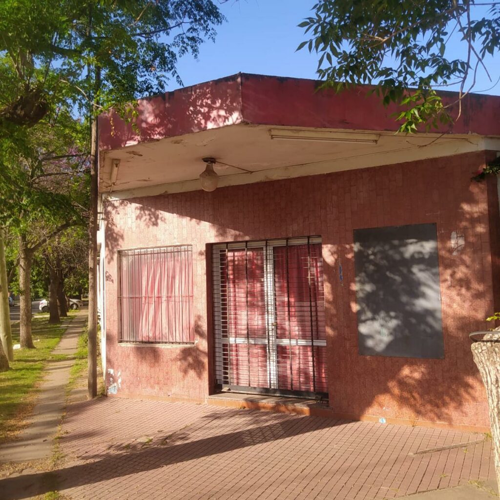 Comercial/habitacional  en Avenida del Rosario  al 2100
