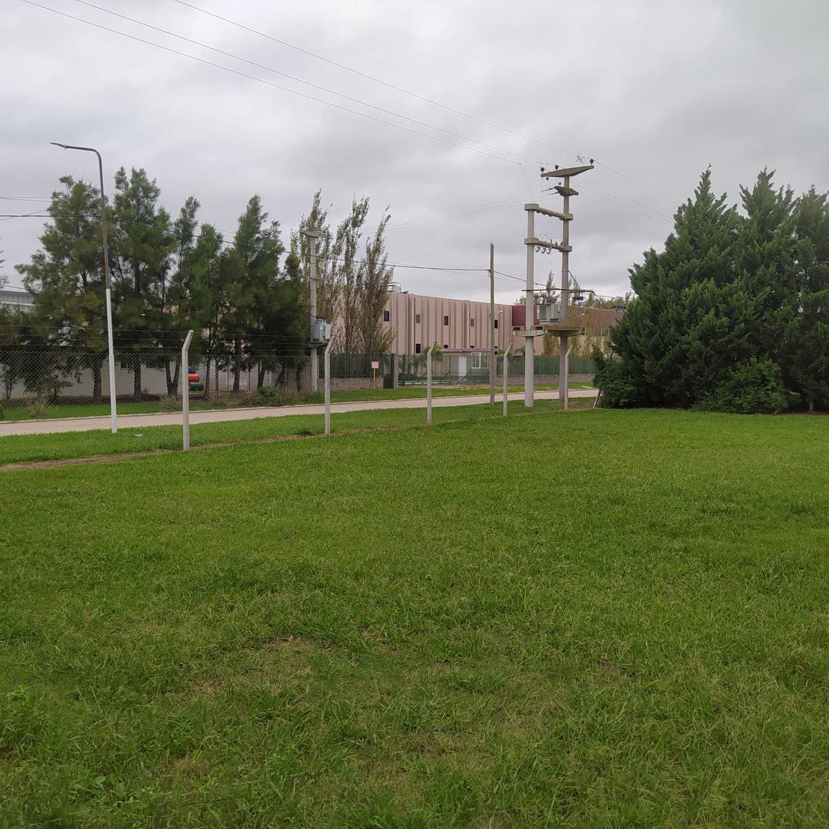 Venta/ Alquiler comercial en Parque industrial – Roldán
