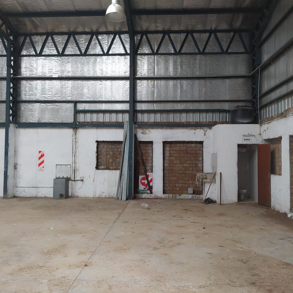 Venta/ Alquiler comercial en Parque industrial – Roldán