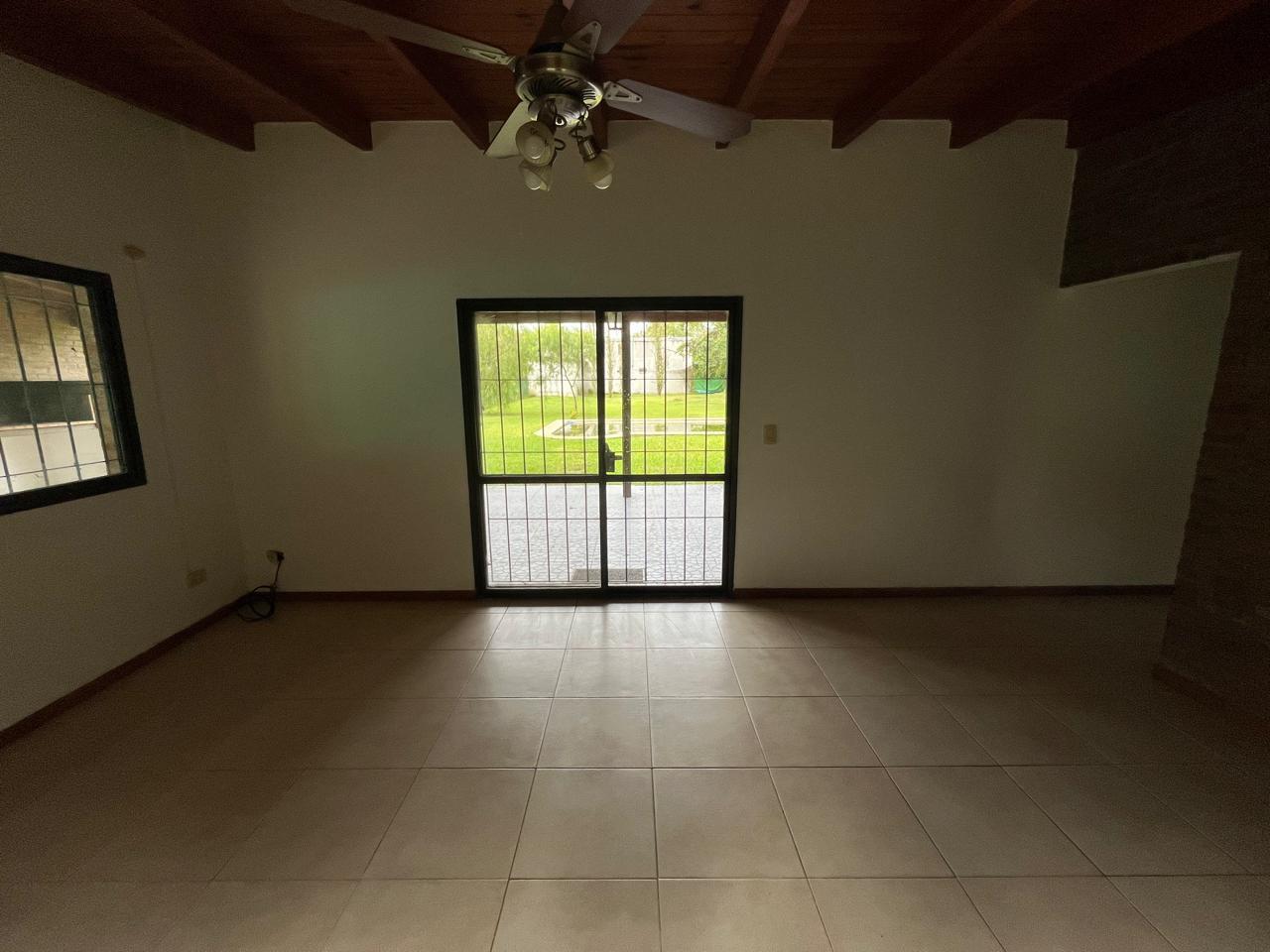 Alquiler permanente en Roldan Armstrong al 900