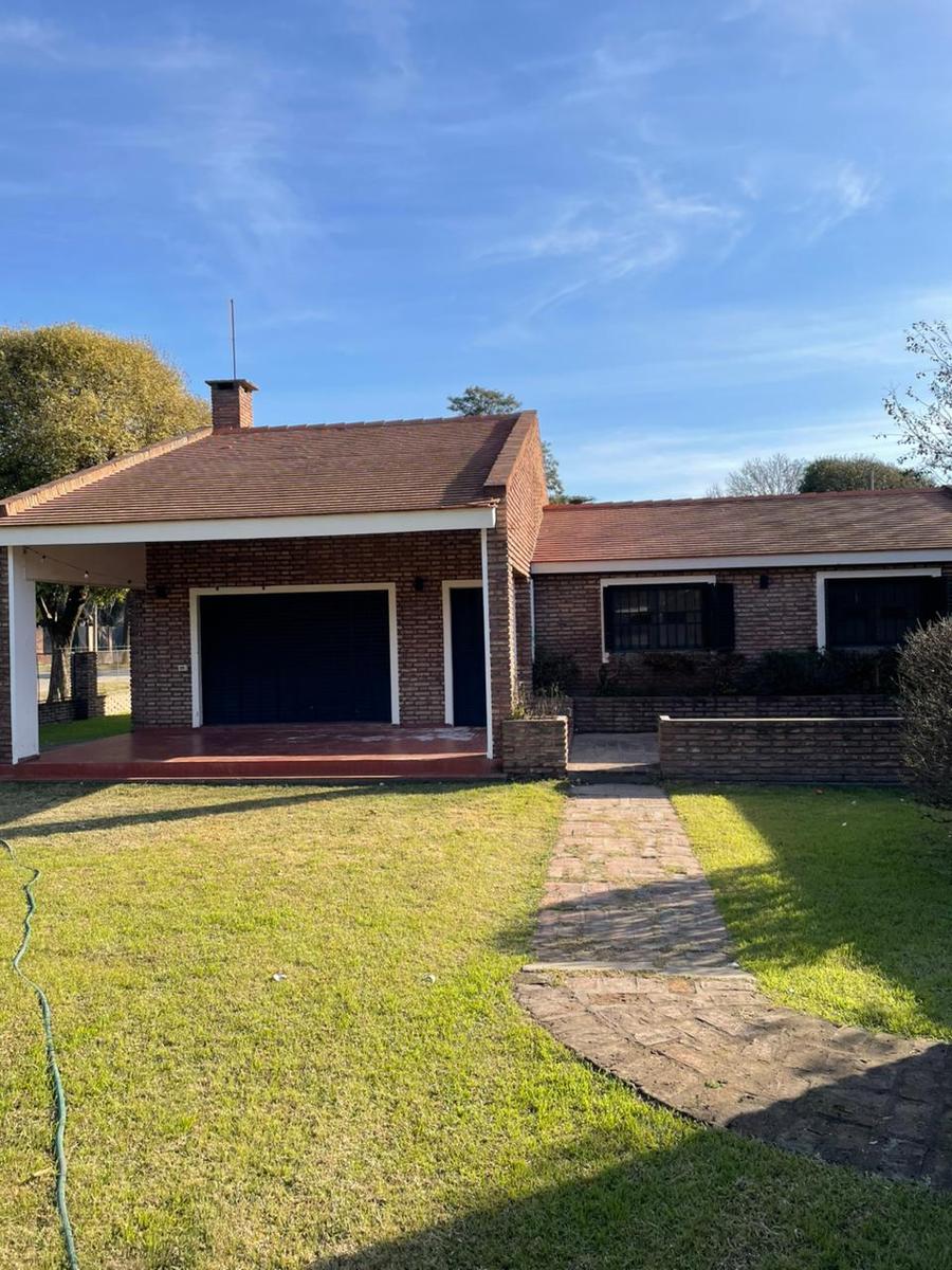 Chalet en barrio  Los Troncos de Funes