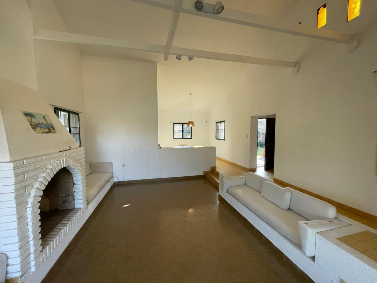 Chalet en barrio  Los Troncos de Funes