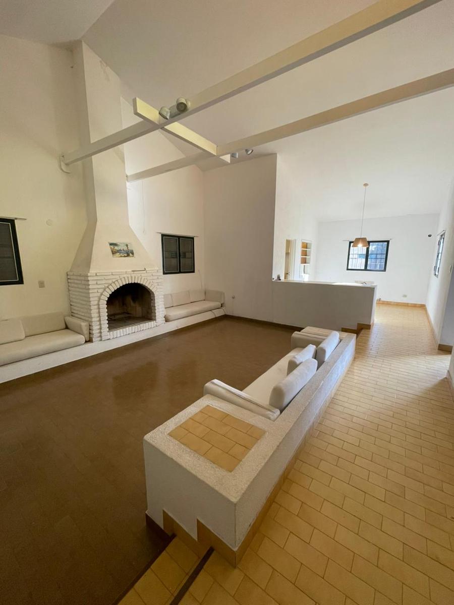 Chalet en barrio  Los Troncos de Funes