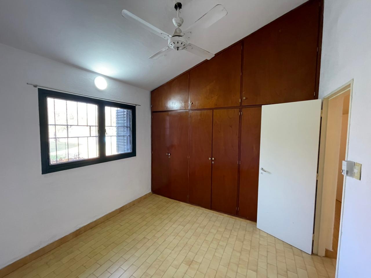 Chalet en barrio  Los Troncos de Funes
