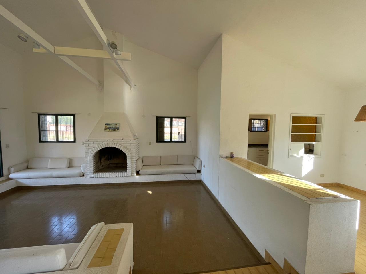 Chalet en barrio  Los Troncos de Funes