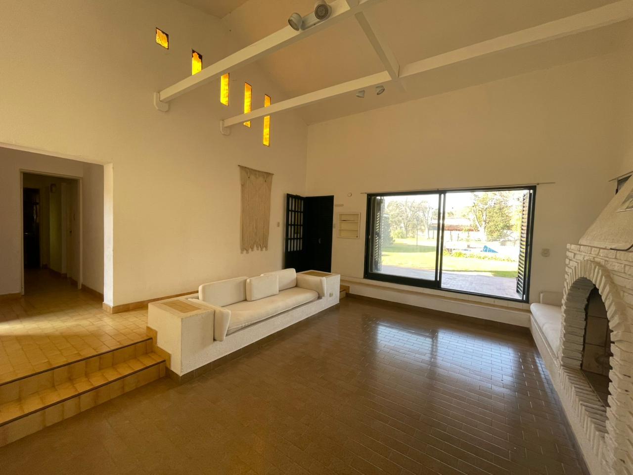 Chalet en barrio  Los Troncos de Funes