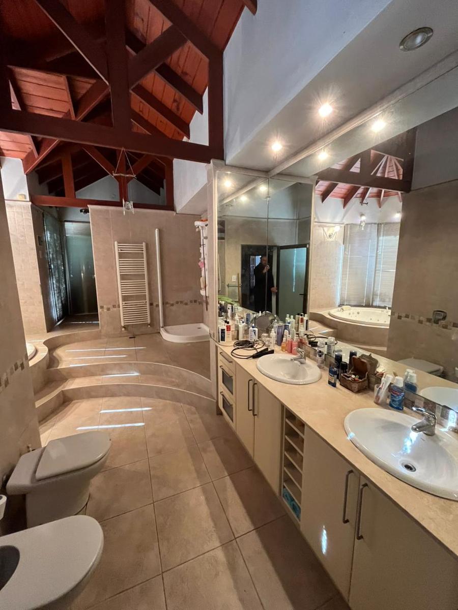 Chalet en zona residencial de Funes – Sarmiento Esq. San Marcos