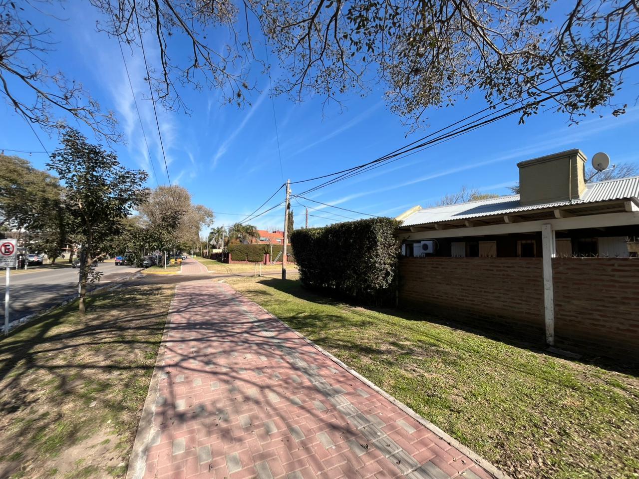Esquina comercial sobre calle Irigoyen esq. Ramirez