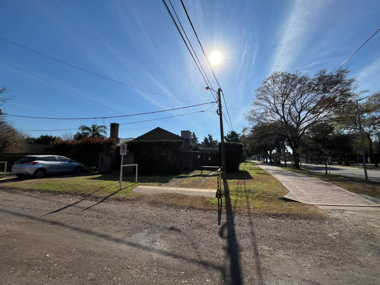 Esquina comercial sobre calle Irigoyen esq. Ramirez