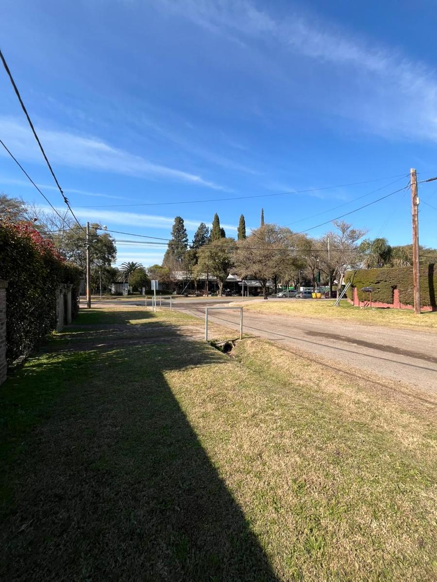 Esquina comercial sobre calle Irigoyen esq. Ramirez