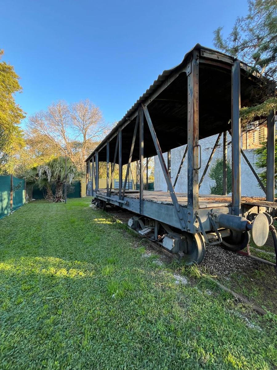 Terreno con mejoras (vagón de tren y piscina) José Ingenieros al 3500