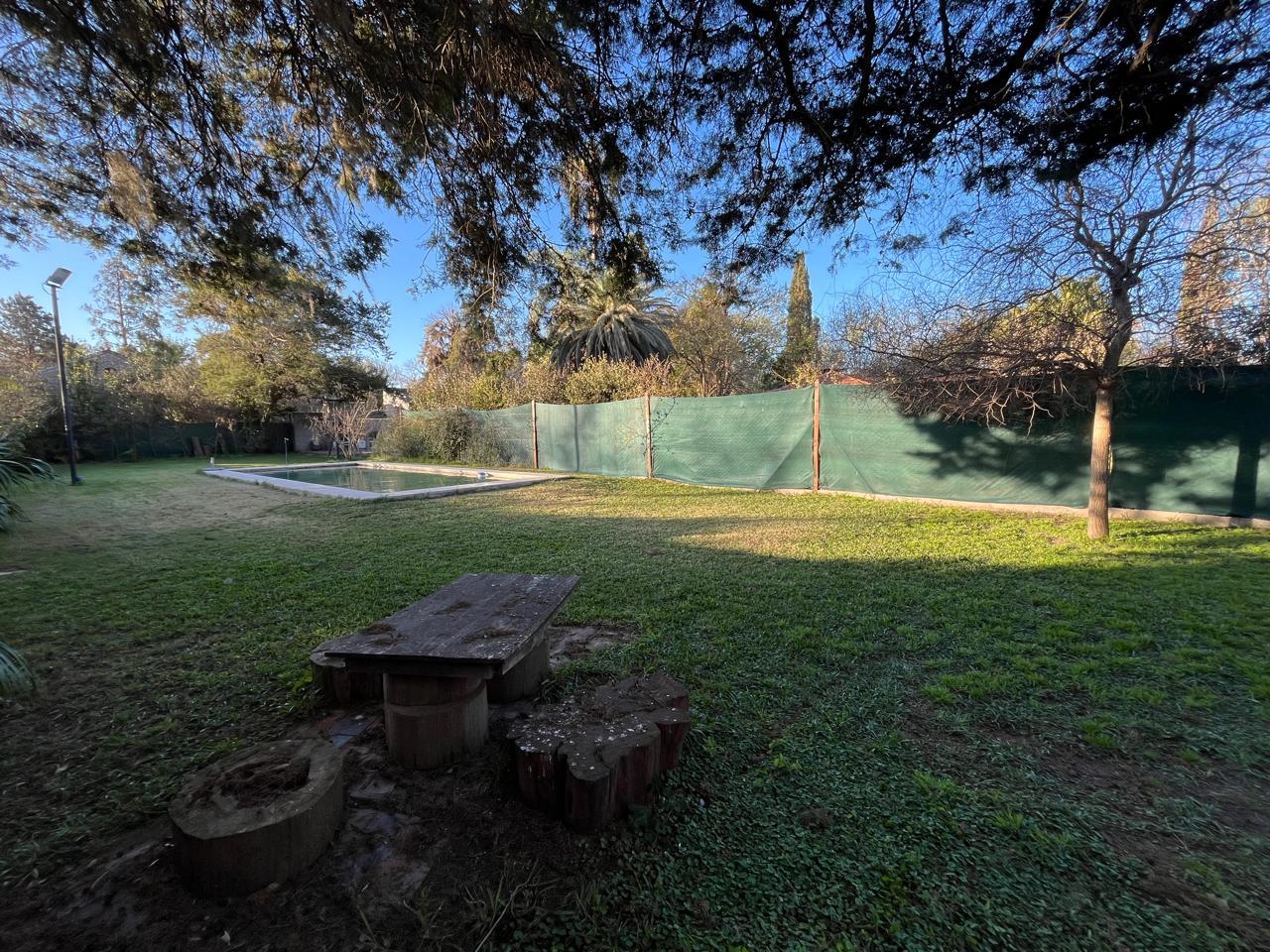 Terreno con mejoras (vagón de tren y piscina) José Ingenieros al 3500