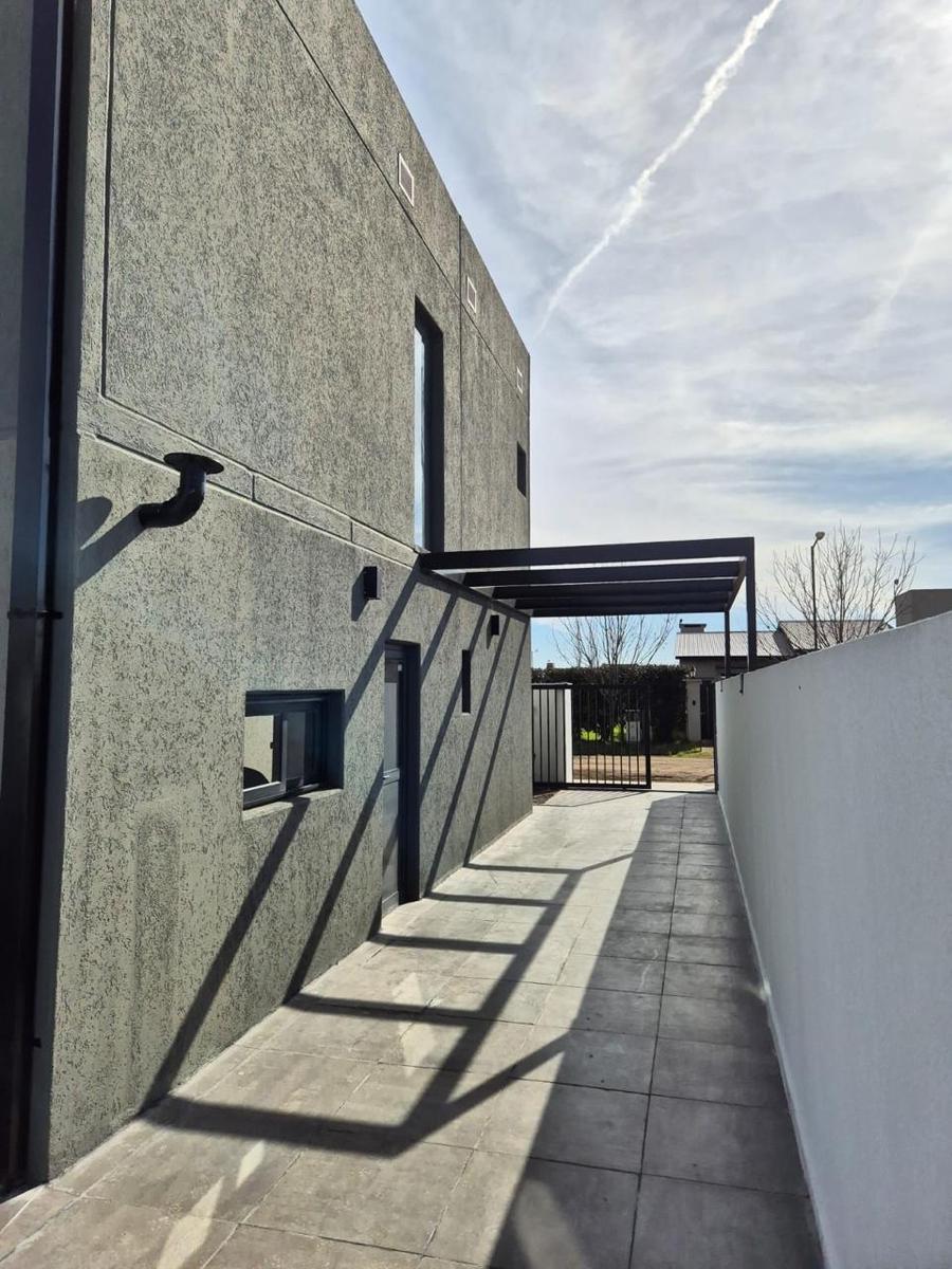 Alquiler permanente en calle Marta Garrone  al 1400  – Funes Norte