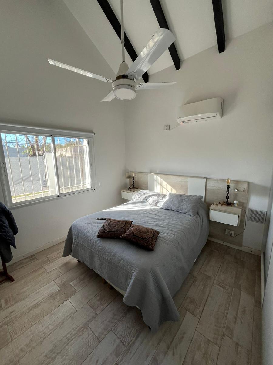 Chalet con dependencia tipo mono ambiente  en calle Montevideo esq Alberdi – Funes