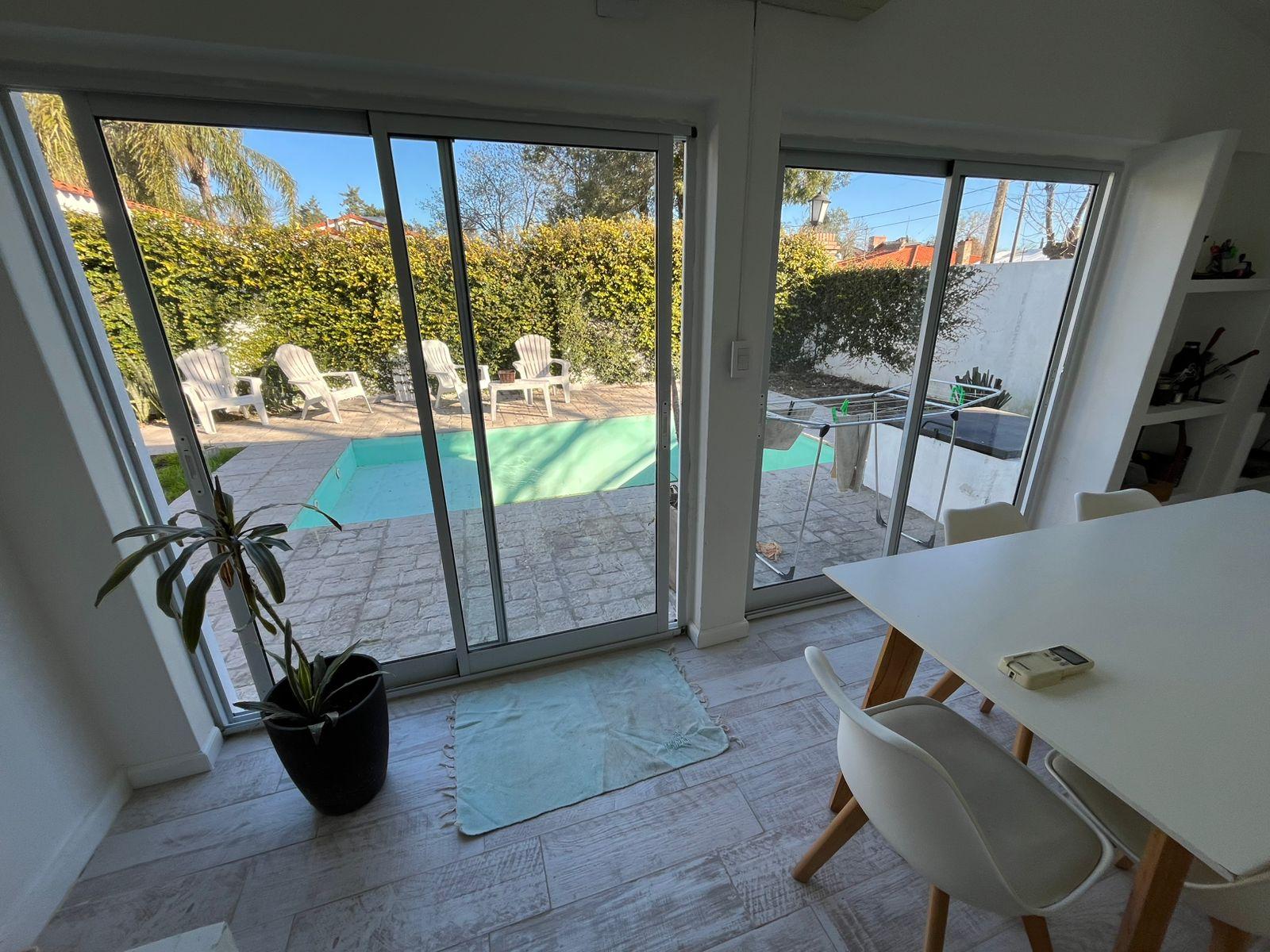 Chalet con dependencia tipo mono ambiente  en calle Montevideo esq Alberdi – Funes