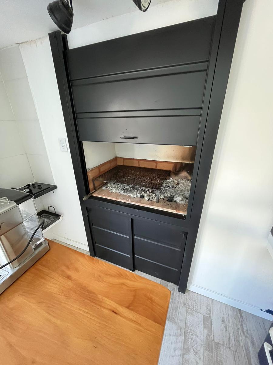 Chalet con dependencia tipo mono ambiente  en calle Montevideo esq Alberdi – Funes