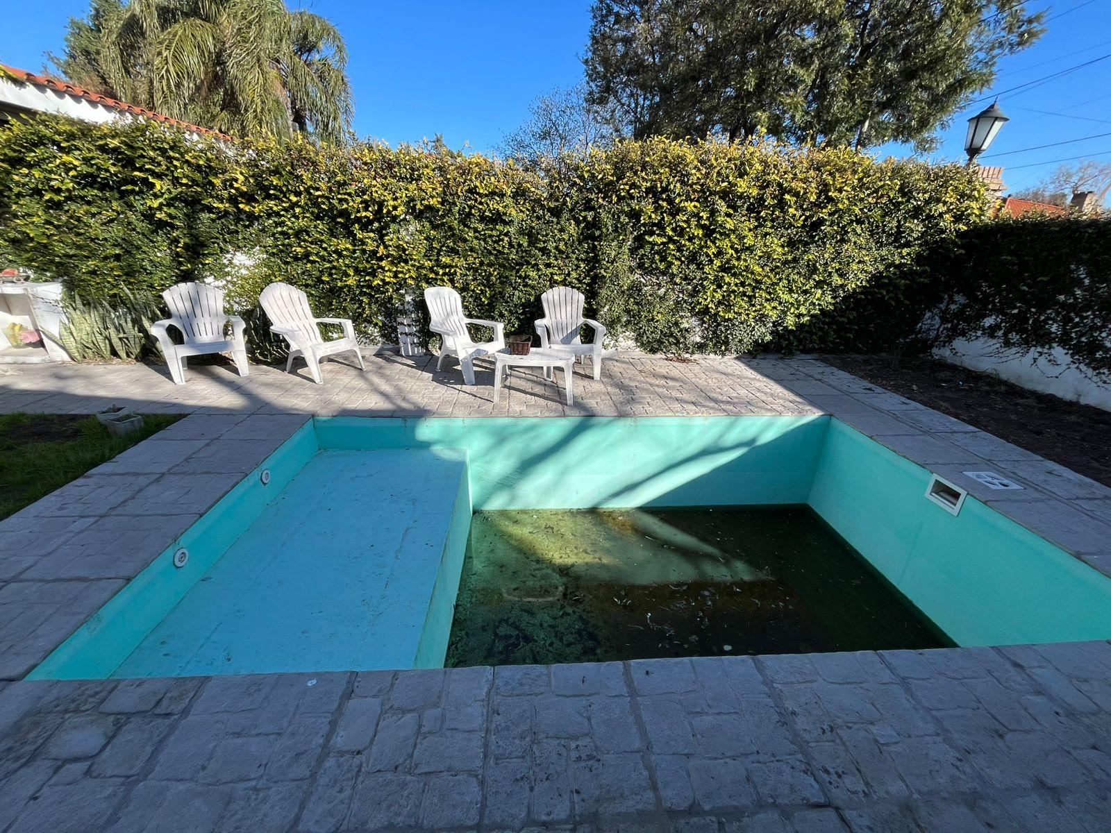 Chalet con dependencia tipo mono ambiente  en calle Montevideo esq Alberdi – Funes