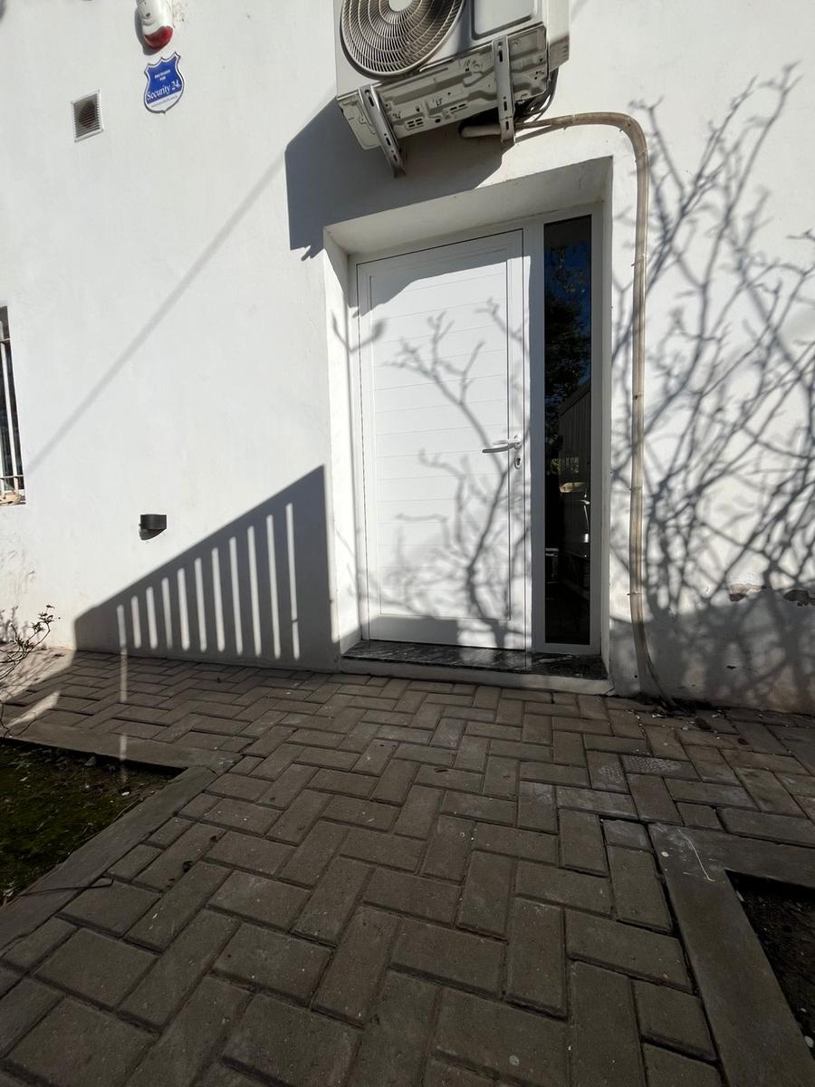 Chalet con dependencia tipo mono ambiente  en calle Montevideo esq Alberdi – Funes