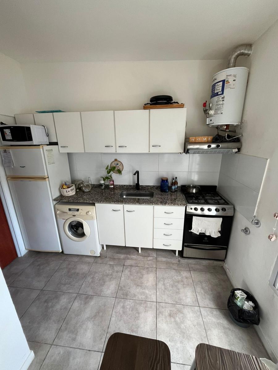 Chalet con dependencia tipo mono ambiente  en calle Montevideo esq Alberdi – Funes