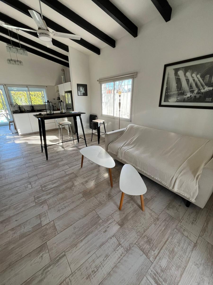 Chalet con dependencia tipo mono ambiente  en calle Montevideo esq Alberdi – Funes