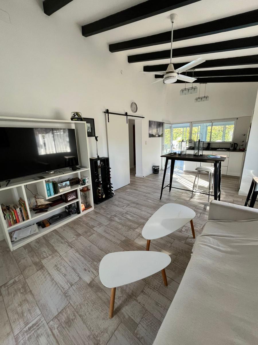 Chalet con dependencia tipo mono ambiente  en calle Montevideo esq Alberdi – Funes
