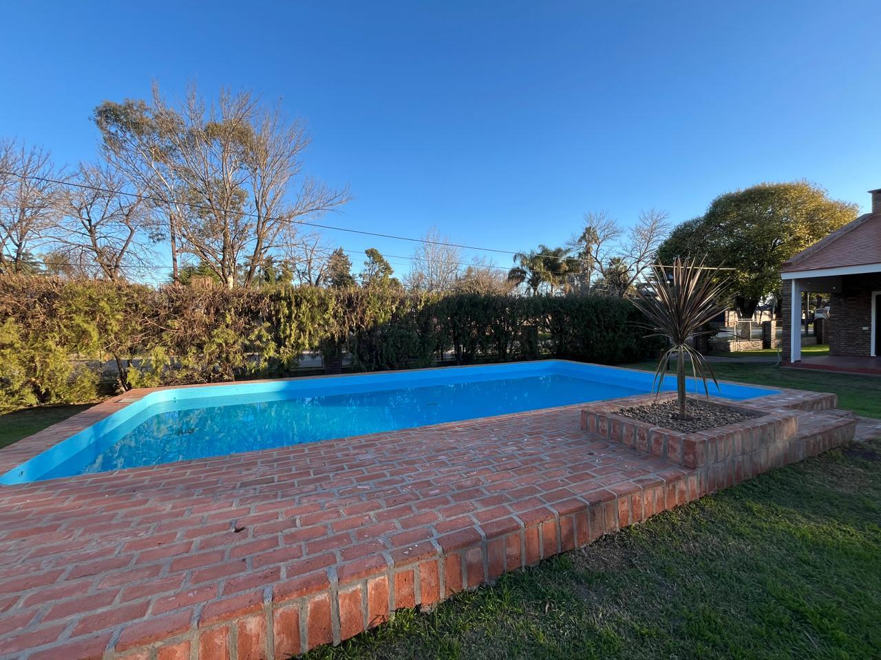 Chalet en barrio  Los Troncos de Funes