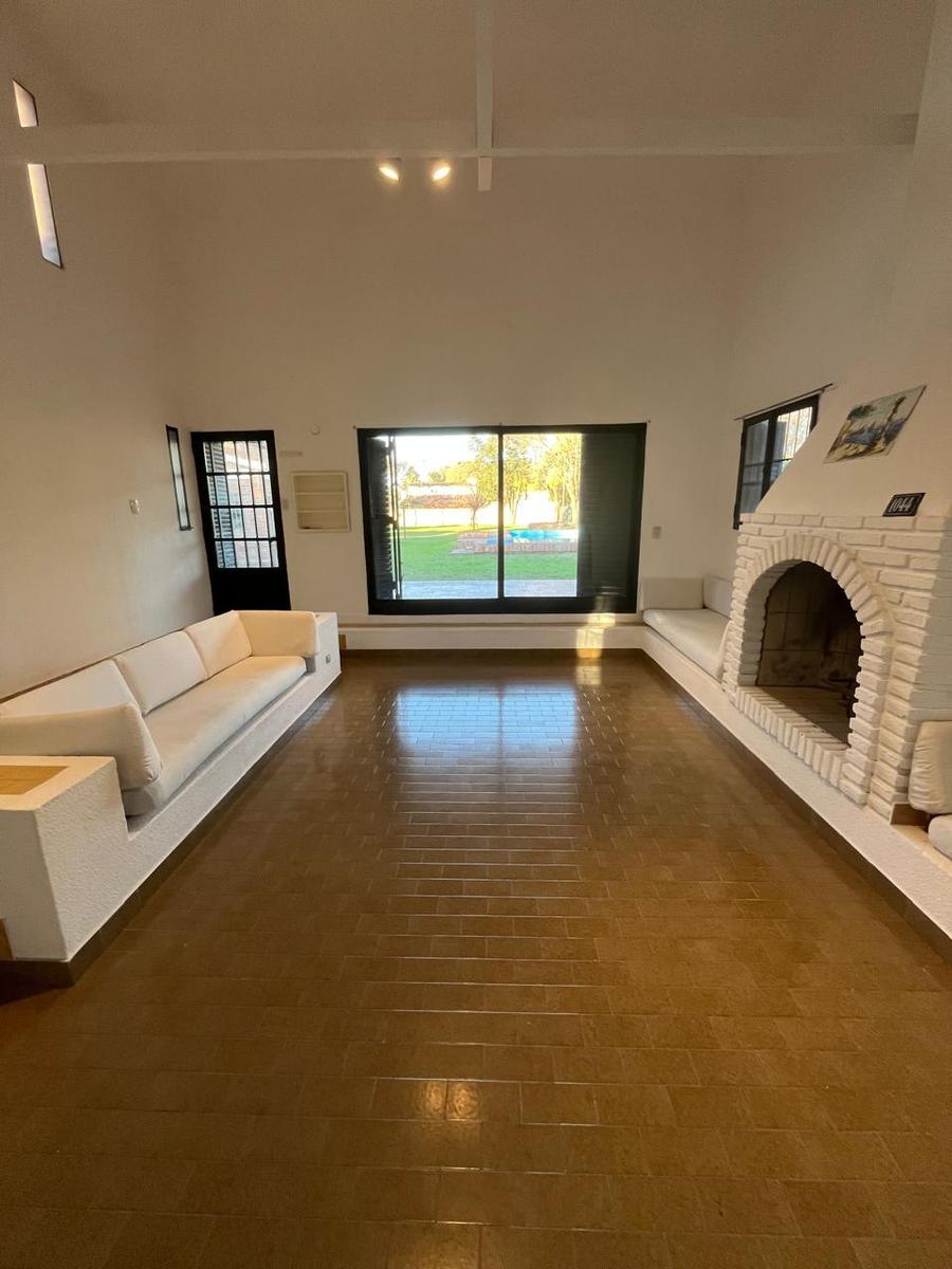 Chalet en barrio  Los Troncos de Funes