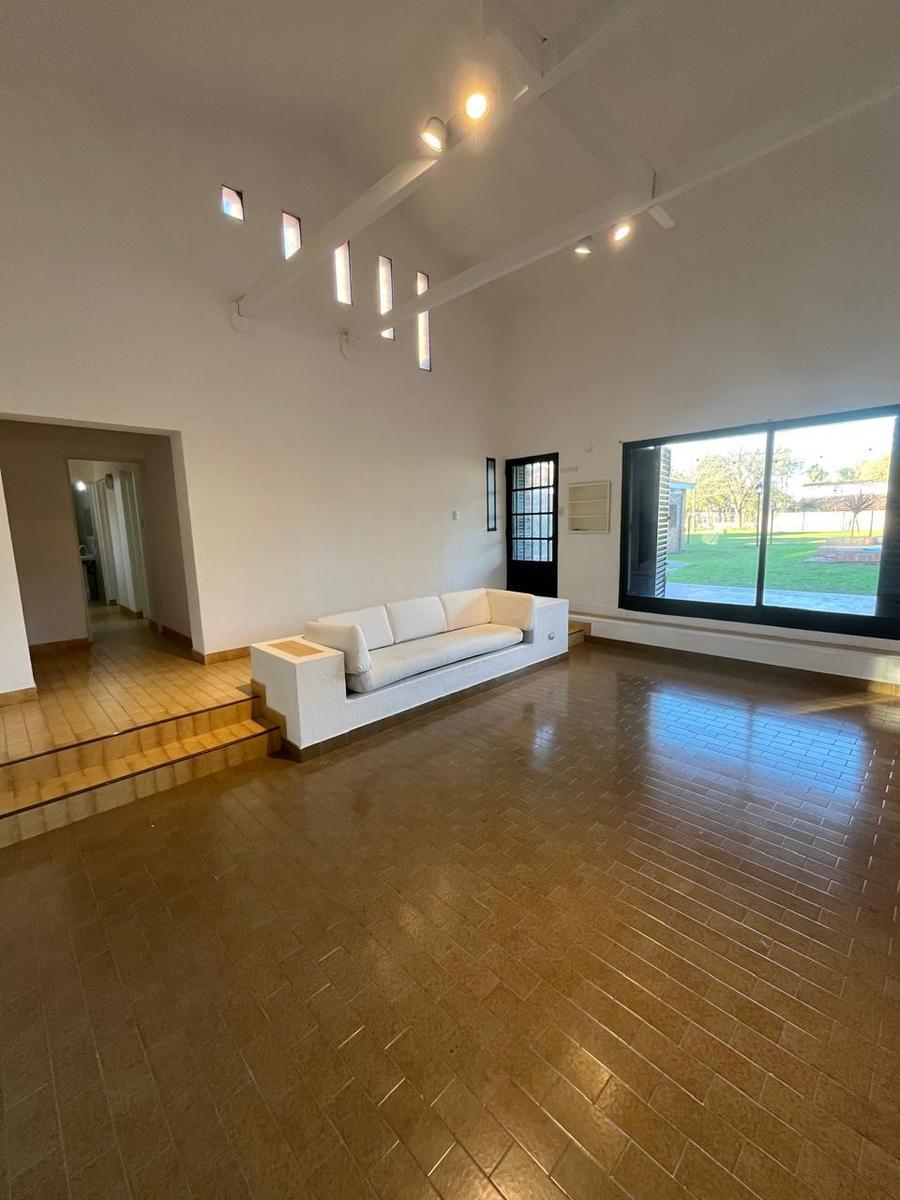 Chalet en barrio  Los Troncos de Funes