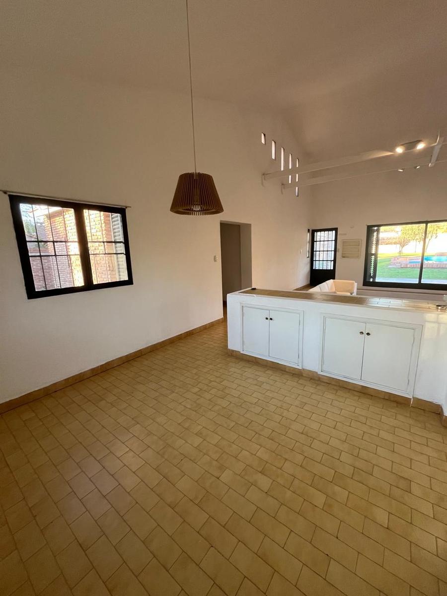 Chalet en barrio  Los Troncos de Funes
