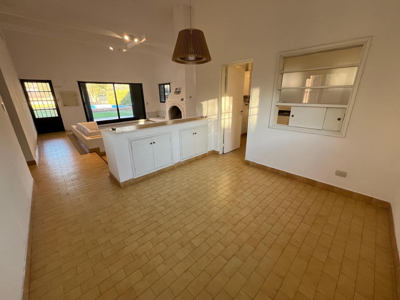 Chalet en barrio  Los Troncos de Funes